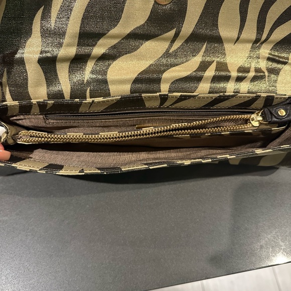 Vintage Charles David wristlet or clutch - Picture 12 of 15